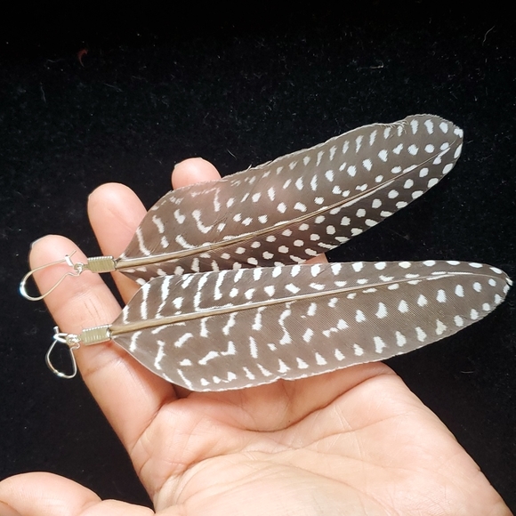 Medium Size Feather 🪶 Earrings. - Picture 1 of 7